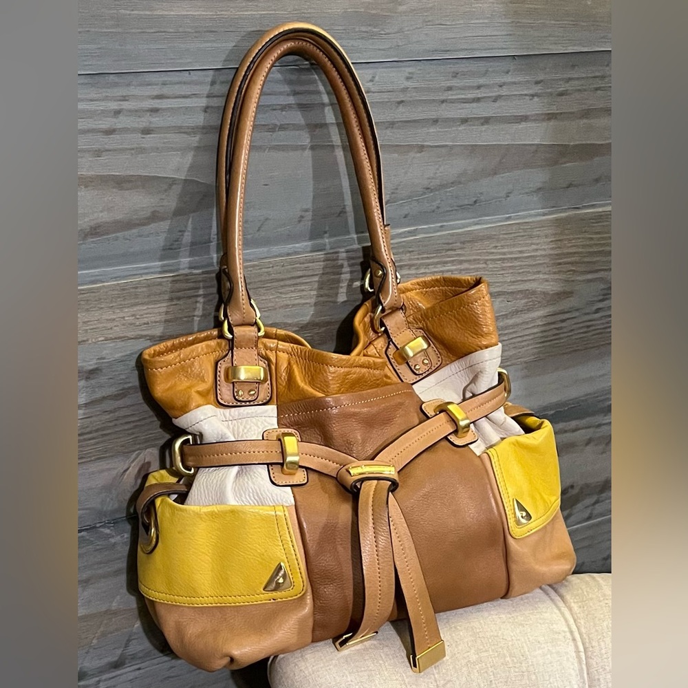 B Makowsky Brown,Tan,Yellow Leather shoulder handbag